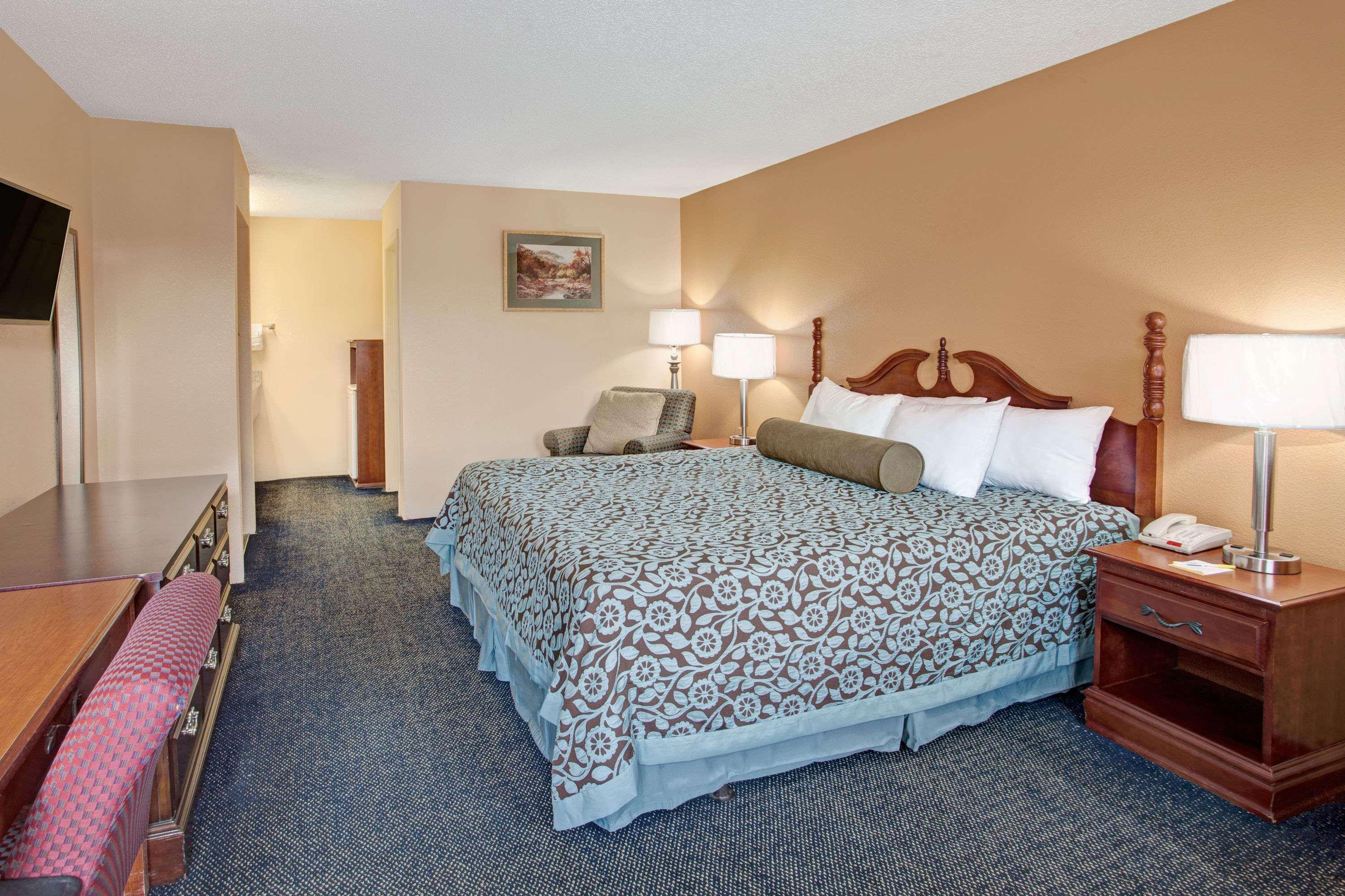 Days Inn By Wyndham Marietta White Water Εξωτερικό φωτογραφία