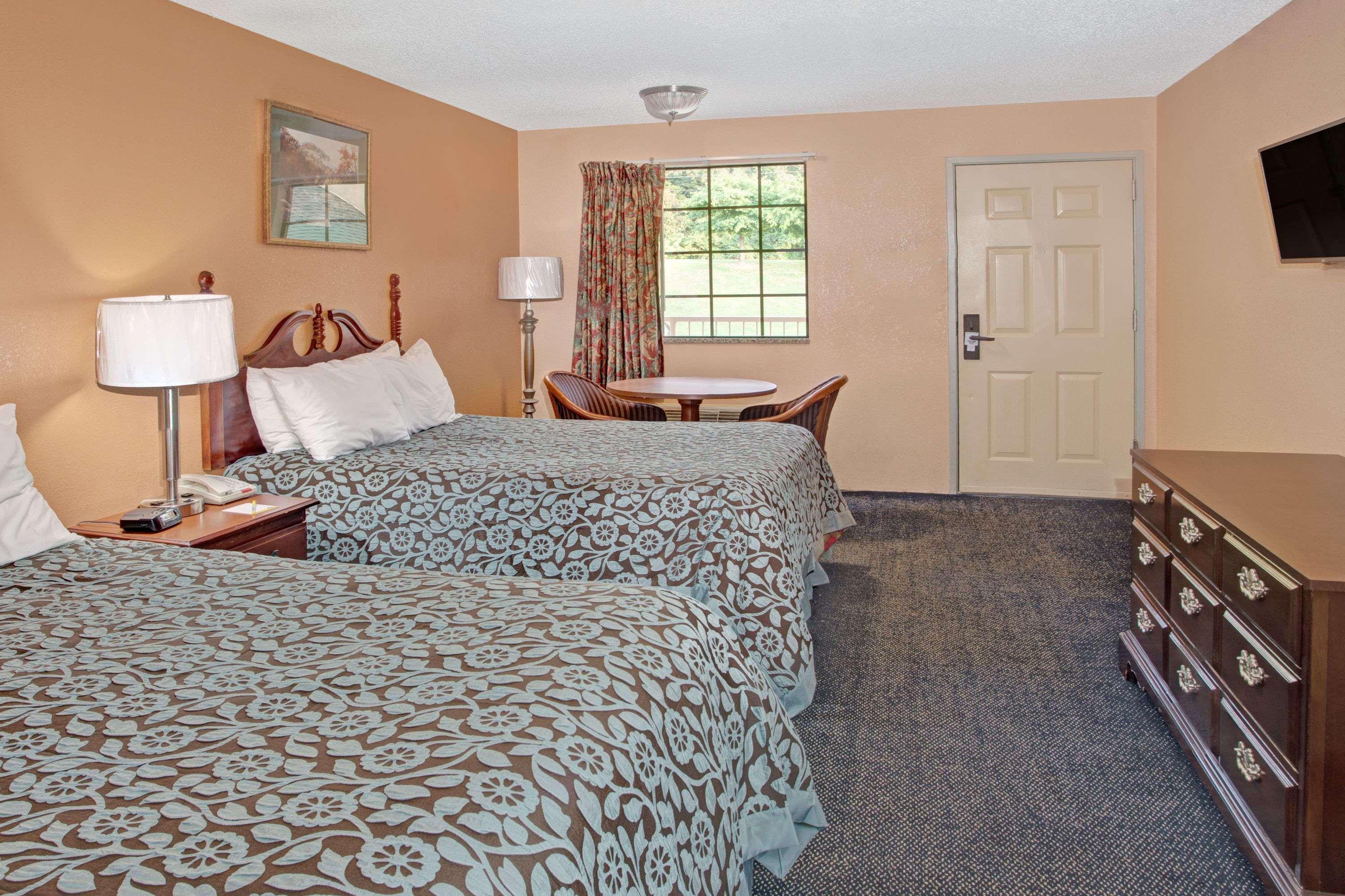 Days Inn By Wyndham Marietta White Water Εξωτερικό φωτογραφία
