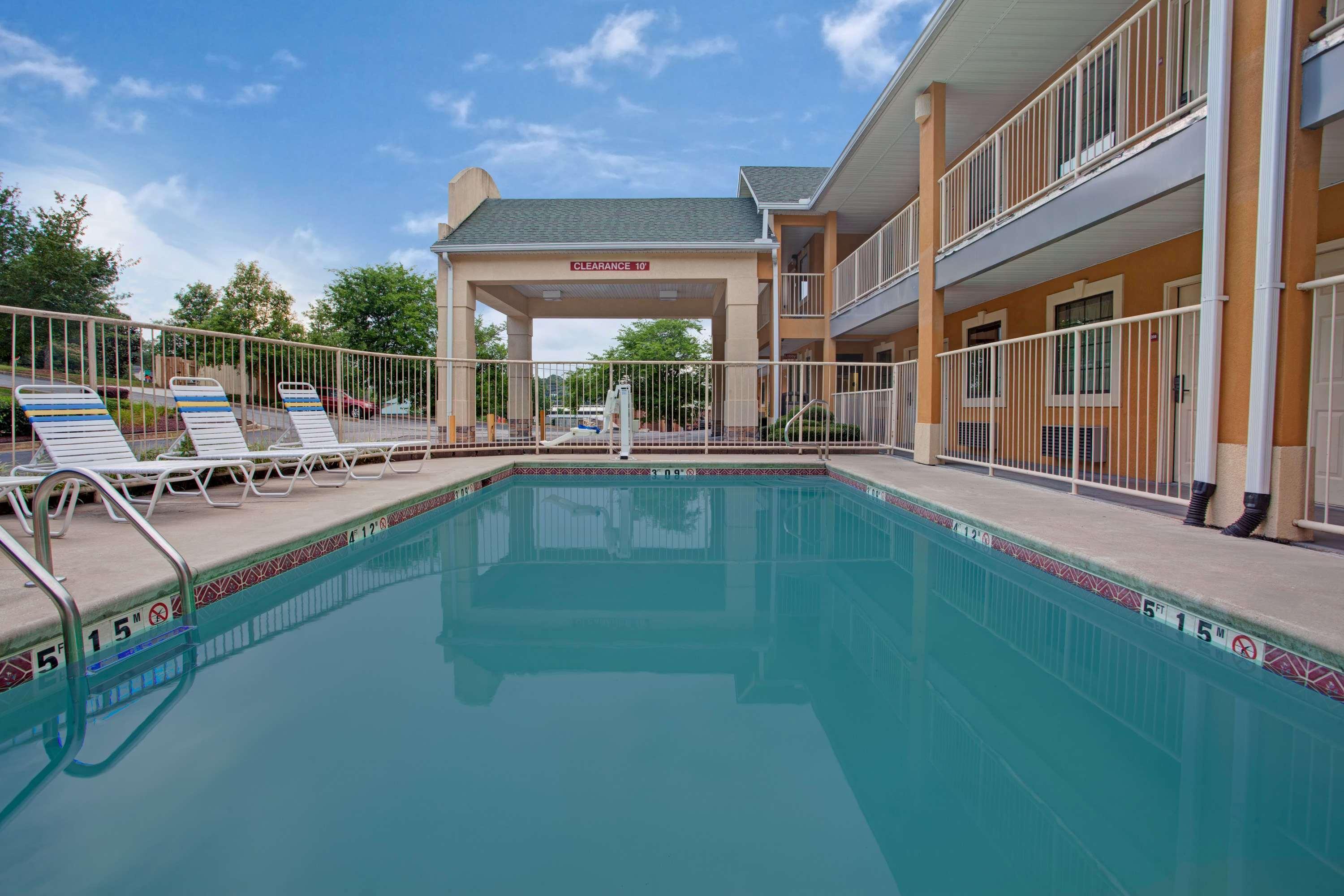 Days Inn By Wyndham Marietta White Water Εξωτερικό φωτογραφία
