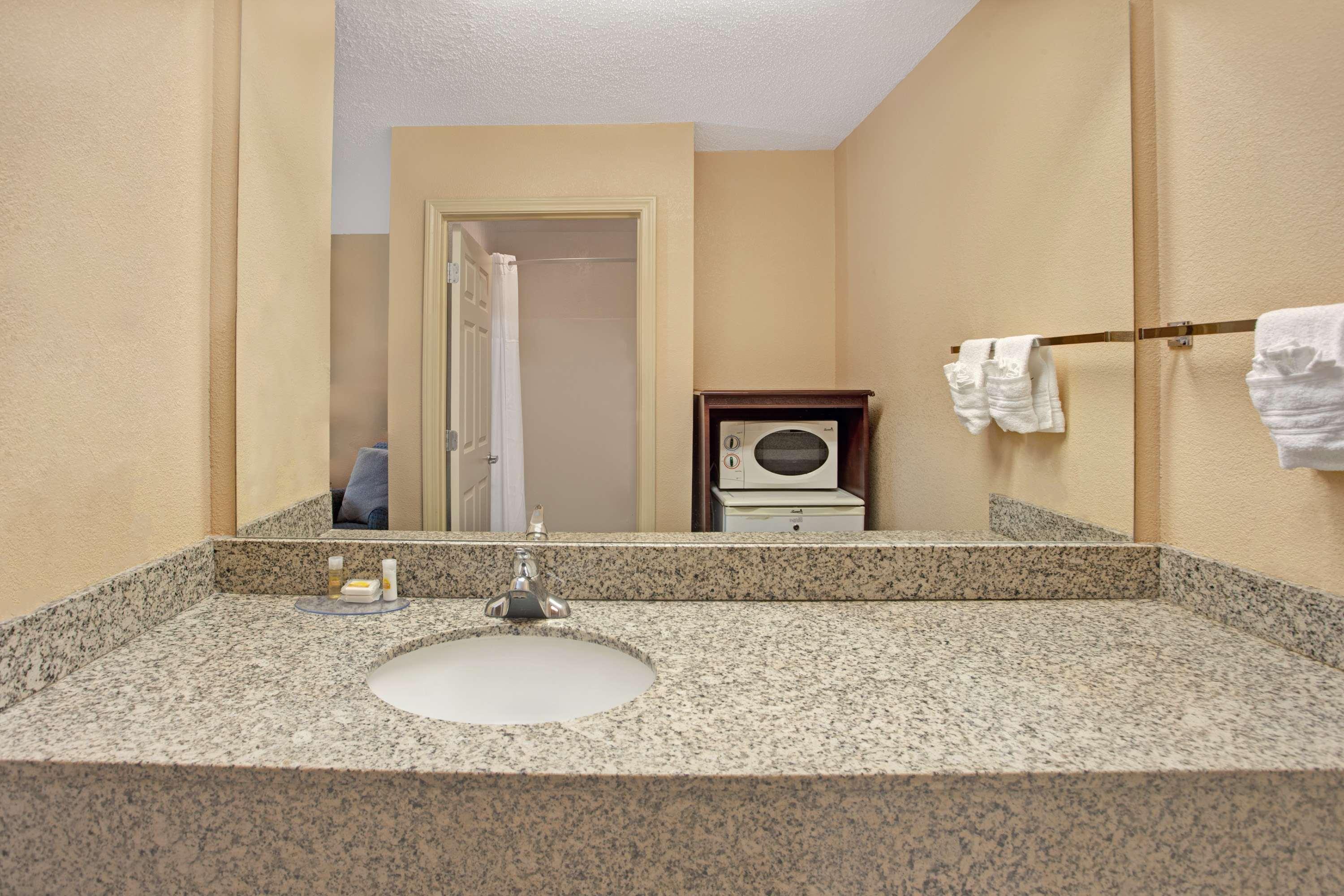 Days Inn By Wyndham Marietta White Water Εξωτερικό φωτογραφία