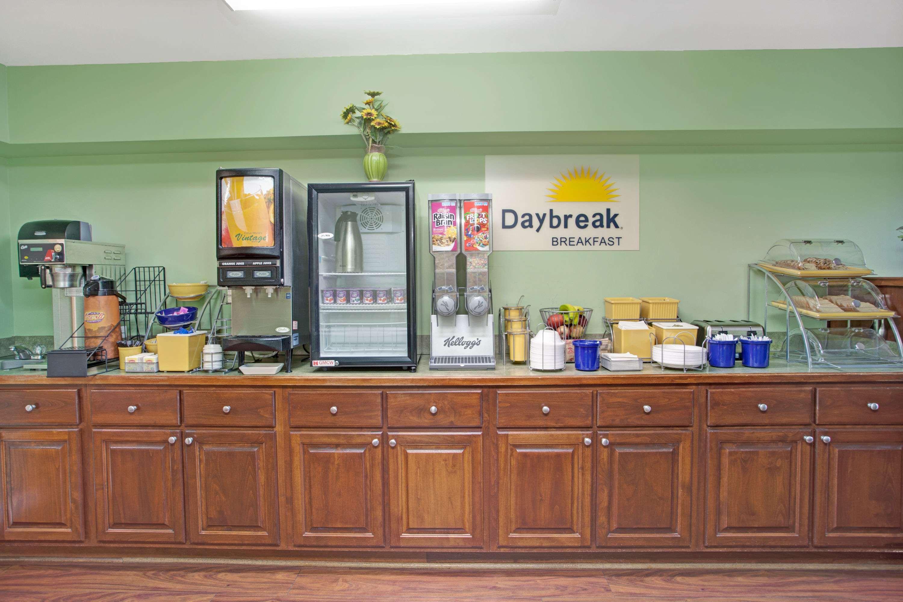 Days Inn By Wyndham Marietta White Water Εξωτερικό φωτογραφία