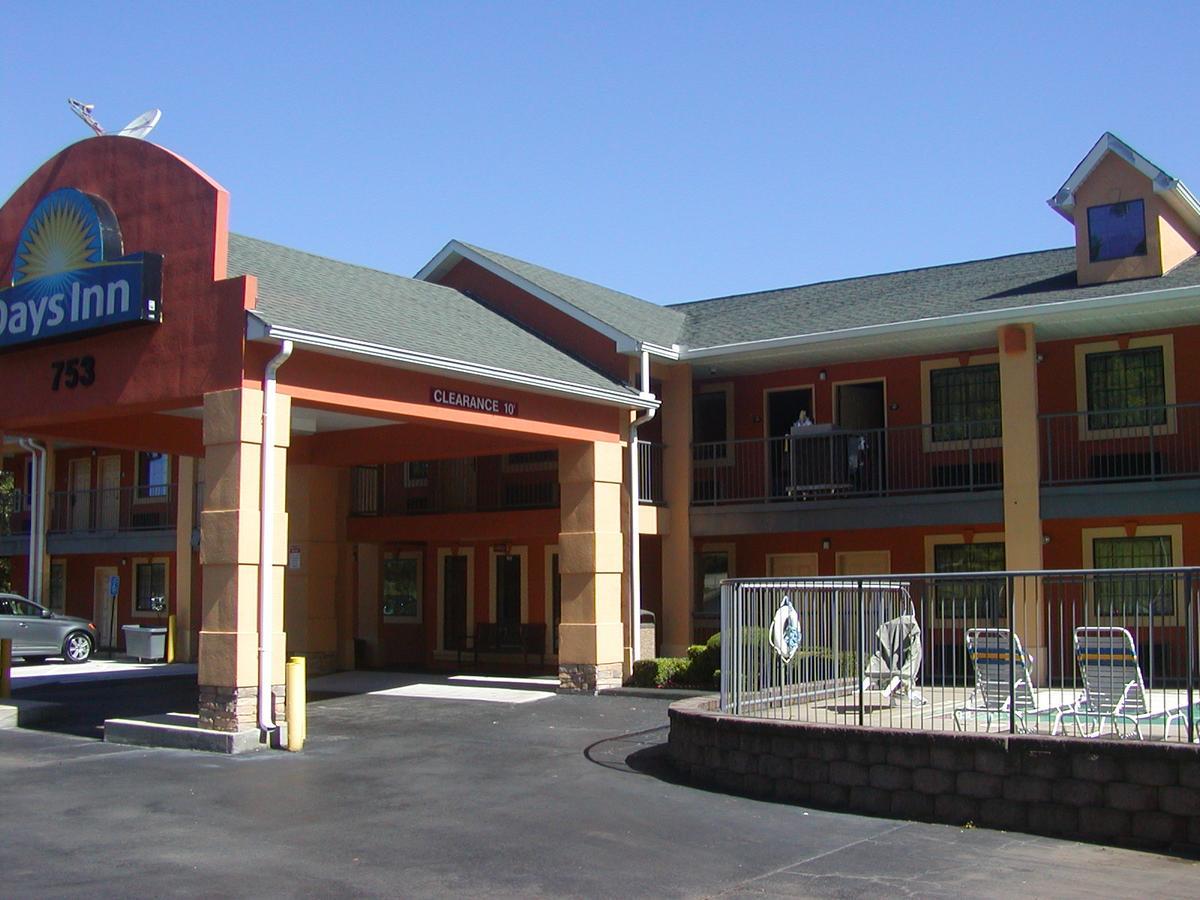Days Inn By Wyndham Marietta White Water Εξωτερικό φωτογραφία