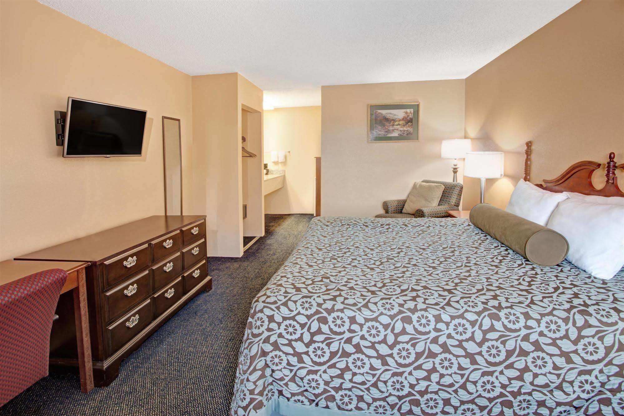 Days Inn By Wyndham Marietta White Water Εξωτερικό φωτογραφία